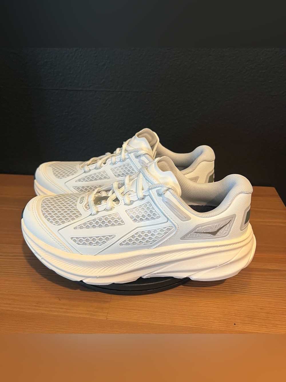 Hoka U Clifton One 9 Woman’s Cream Lace Up Low Top Sneakers Shoes Size 7.5